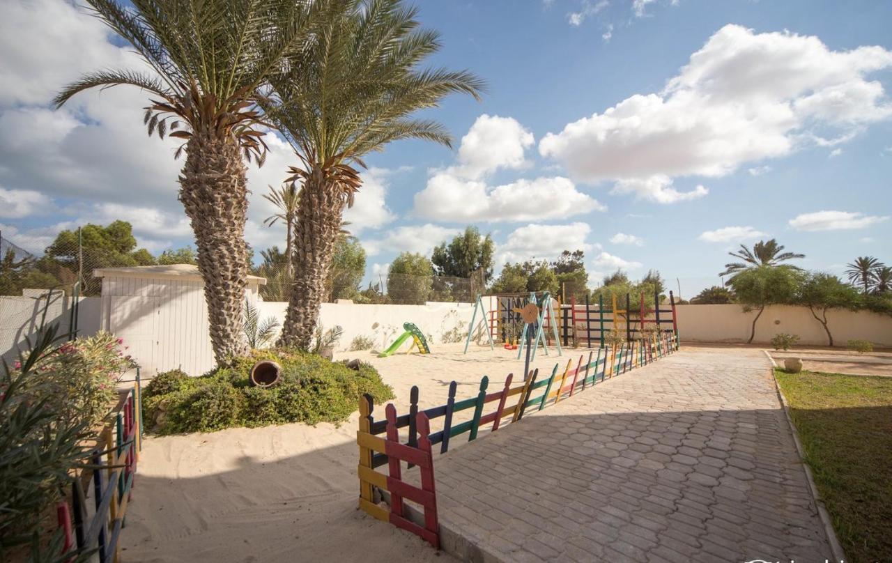 Green Palm Midoun Luaran gambar