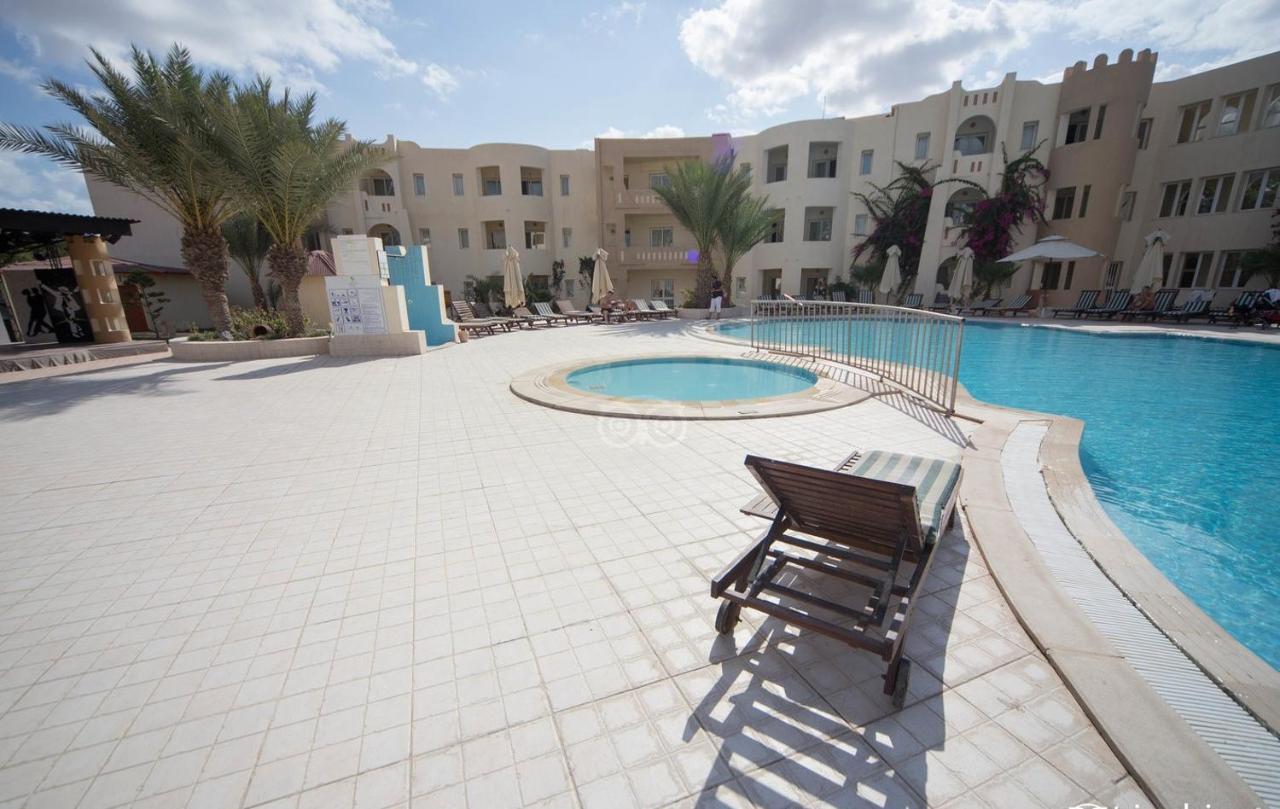 Green Palm Midoun Luaran gambar