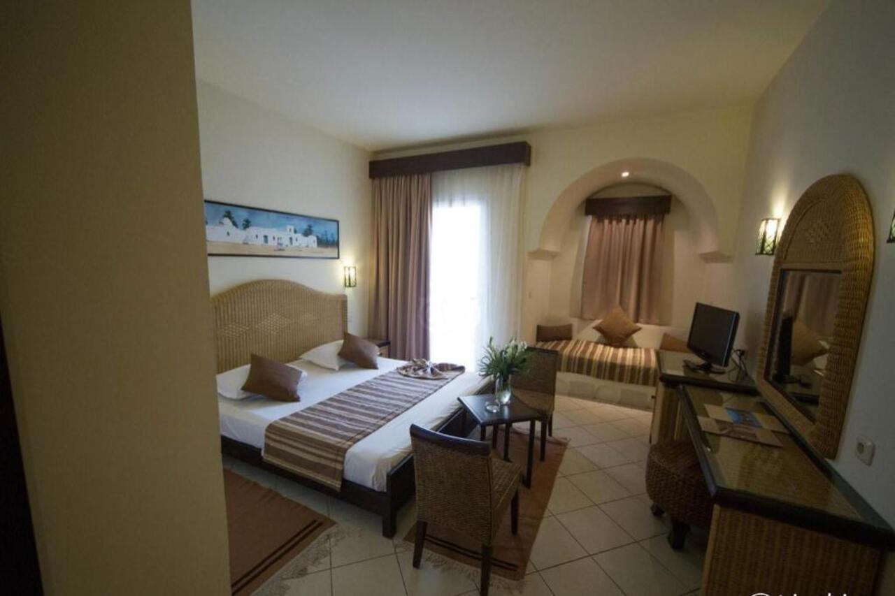 Green Palm Midoun Luaran gambar